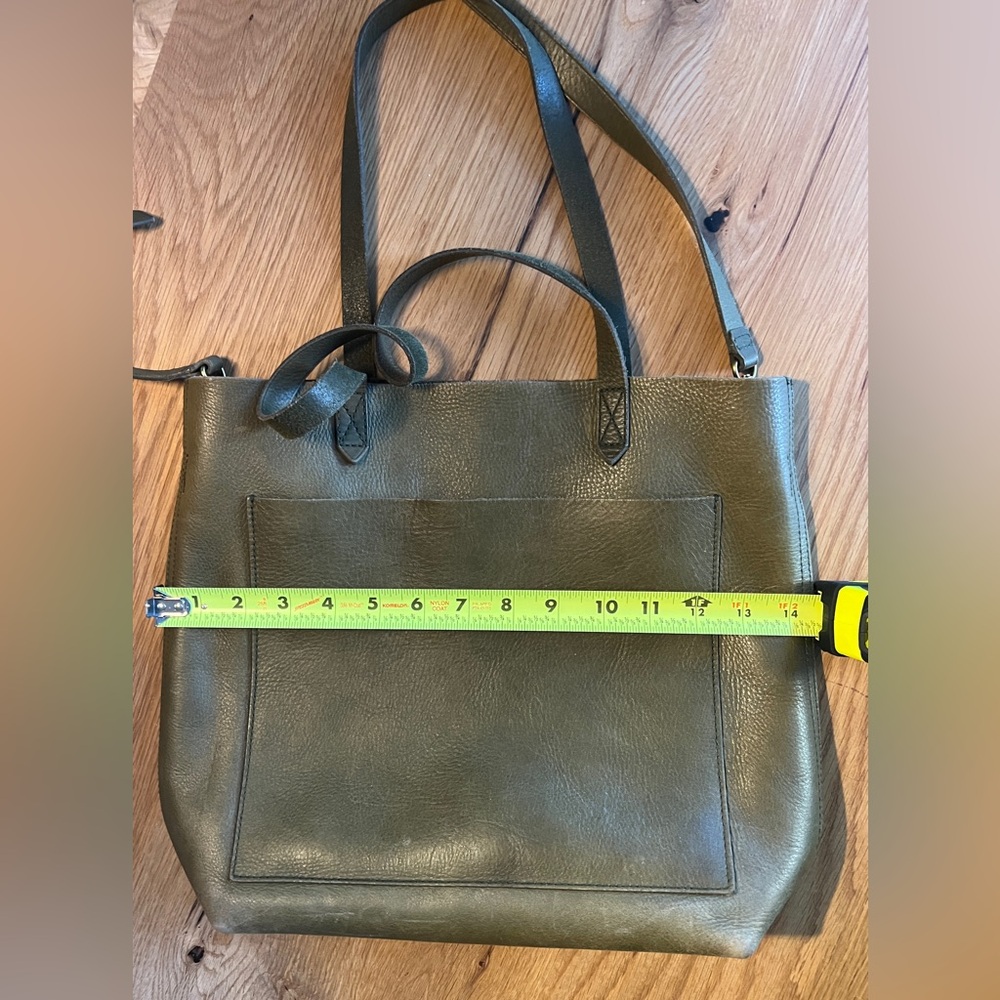 MADEWELL THE MEDIUM TRANSPORT TOTE IN DEEP WOODLAND. - Picture 12 of 14